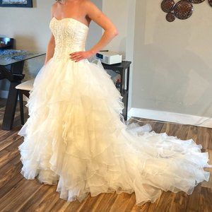 Oleg Cassini Ivory Wedding Dress, Size 8-10 (medium)